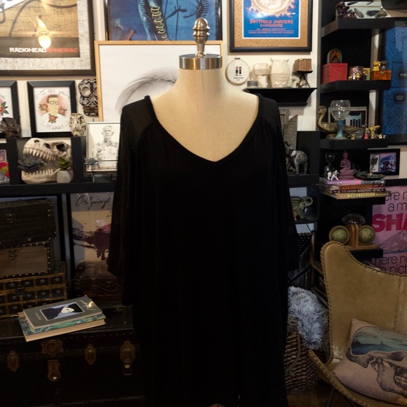 Black t-shirt blouse - Picture 2 of 5